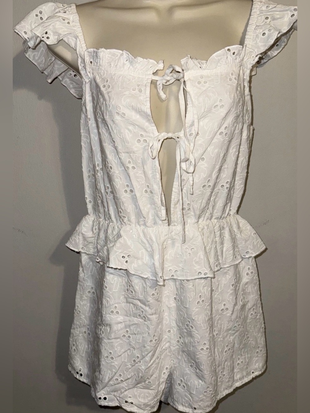 ASOS Petite White Eyelet Broderie Lace-Up Romper NWT Size 8